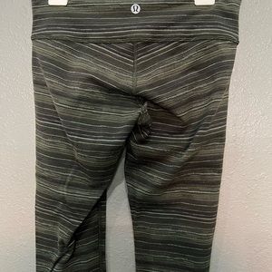Lululemon leggings low rise 28 in size 4